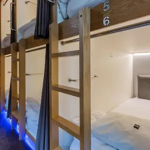 hostel-world-capsule-5-min-walkable-from-sharaf-dg-metro.sharjah-hotels.com/